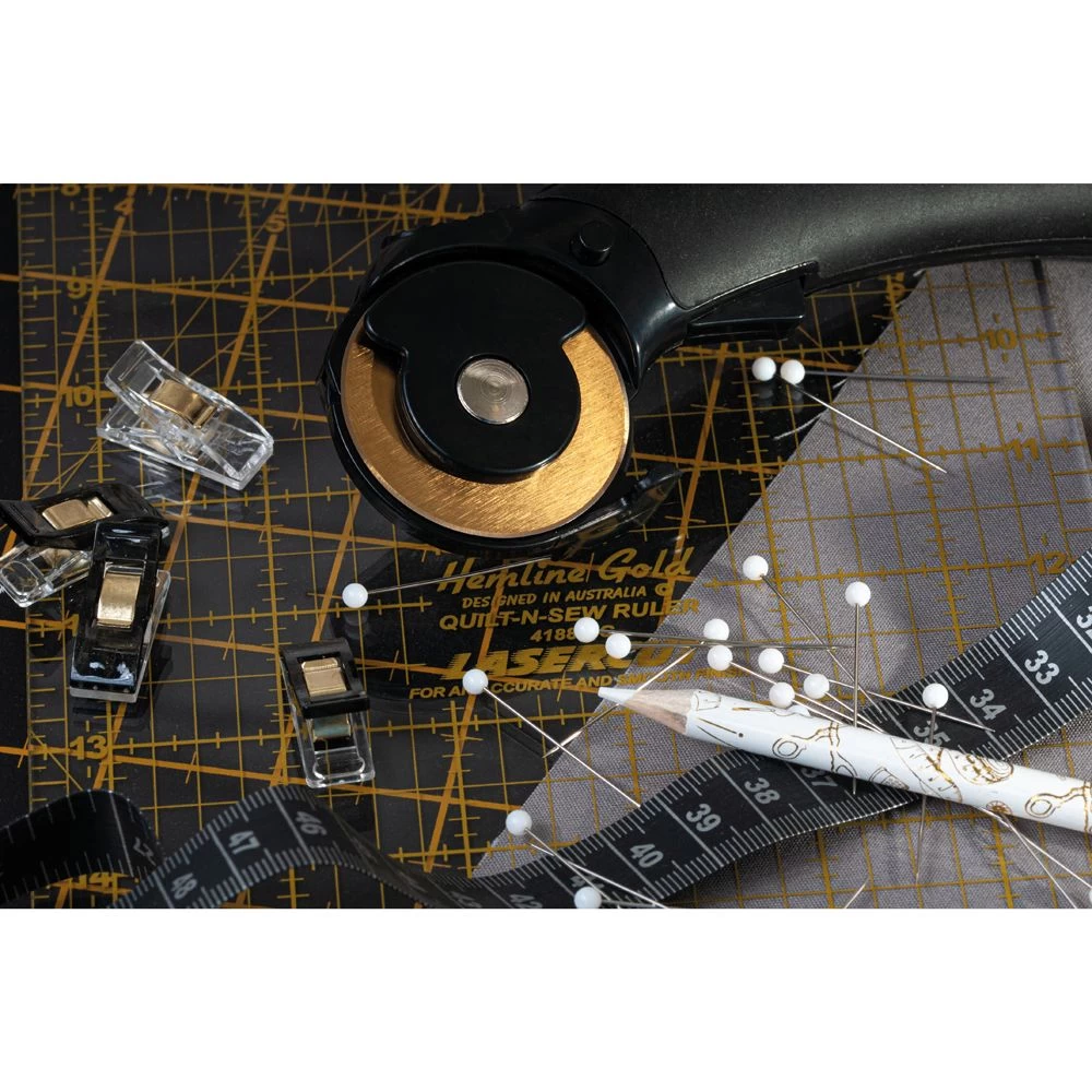 Gold Rotary Cutter 45mm | Hemline Gold 4 Gold Rotary Cutter 45mm | Hemline Gold - Image 2