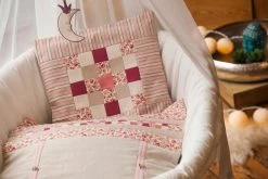 Quilters Grid – Fusible | Vilene (Vlieseline) -Sewing Art quilters grid cushion sample